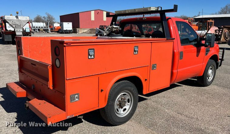 image for item DG5395 2010 Ford F250 Super Duty  utility bed pickup truck