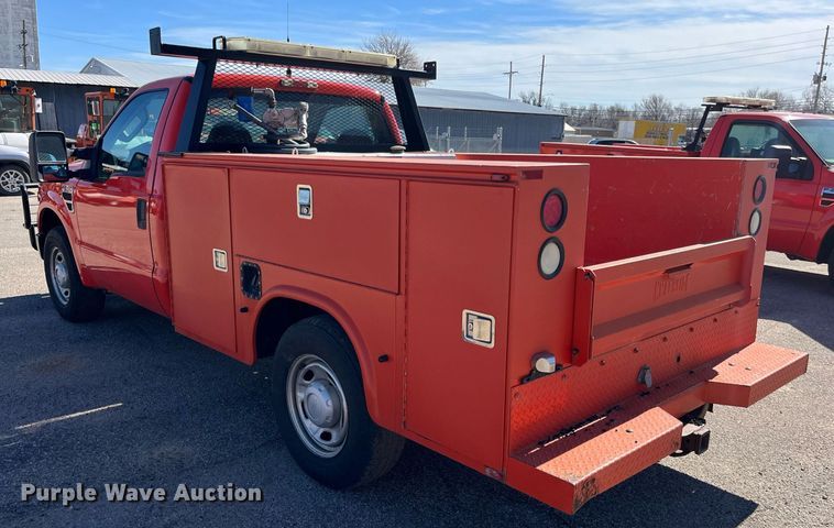 image for item DG5395 2010 Ford F250 Super Duty  utility bed pickup truck