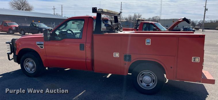 image for item DG5395 2010 Ford F250 Super Duty  utility bed pickup truck