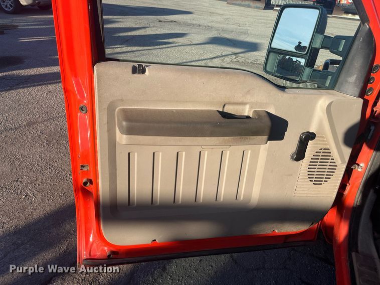 image for item DG5395 2010 Ford F250 Super Duty  utility bed pickup truck