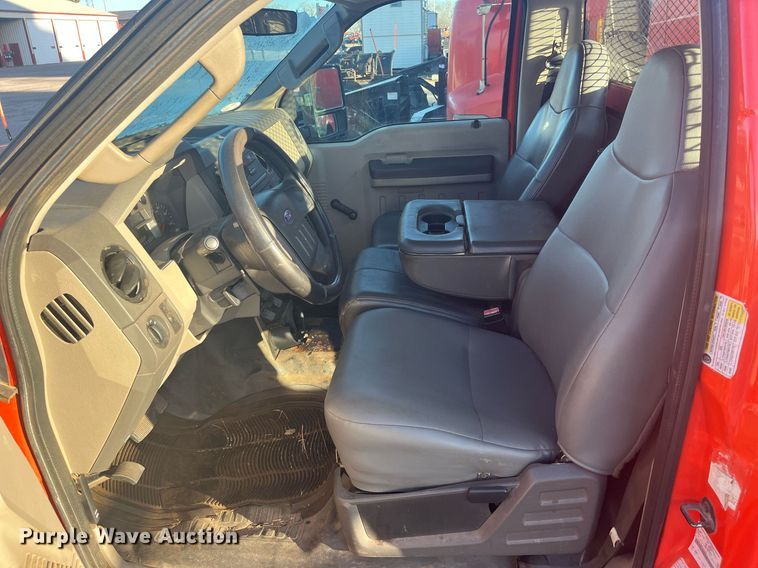 image for item DG5395 2010 Ford F250 Super Duty  utility bed pickup truck