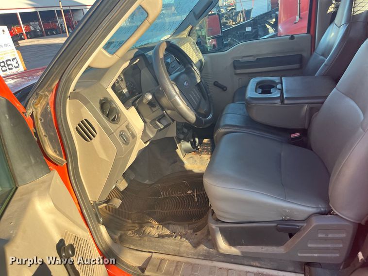 image for item DG5395 2010 Ford F250 Super Duty  utility bed pickup truck