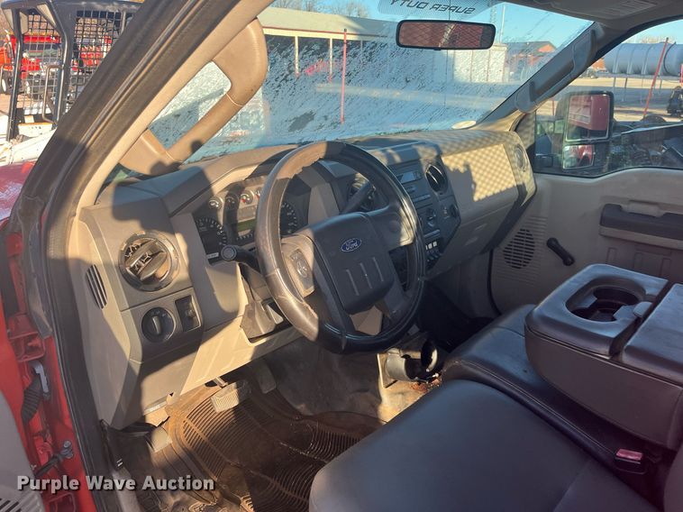 image for item DG5395 2010 Ford F250 Super Duty  utility bed pickup truck