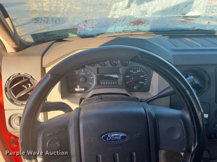 image for item DG5395 2010 Ford F250 Super Duty  utility bed pickup truck