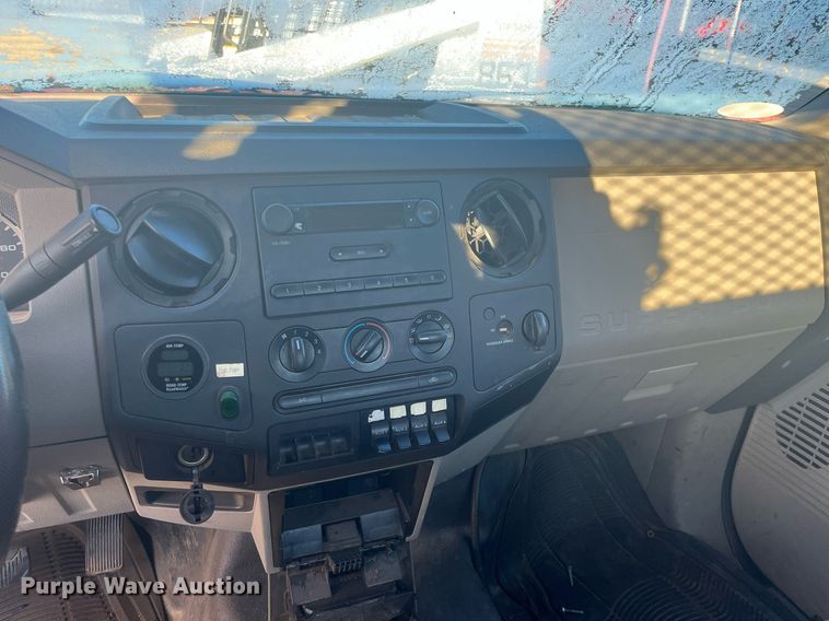 image for item DG5395 2010 Ford F250 Super Duty  utility bed pickup truck