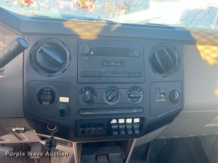 image for item DG5395 2010 Ford F250 Super Duty  utility bed pickup truck