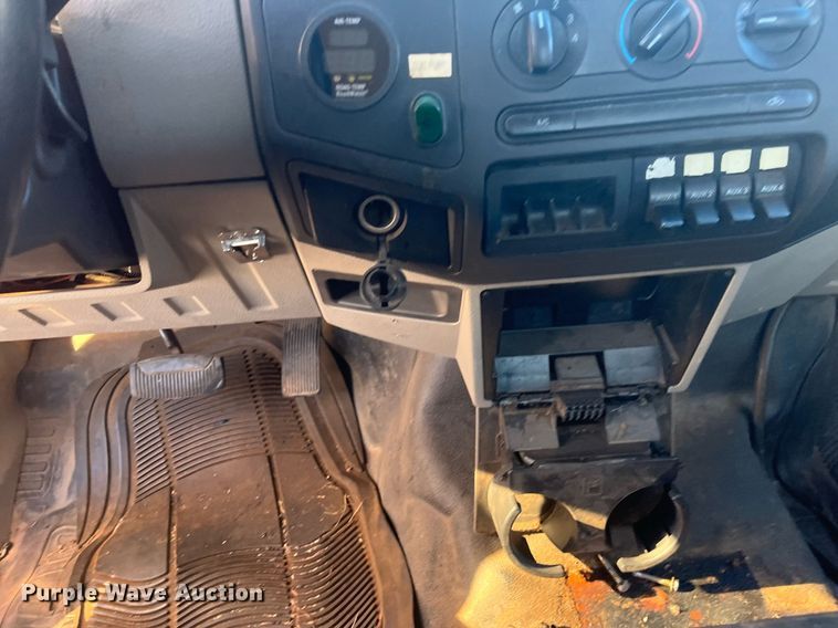 image for item DG5395 2010 Ford F250 Super Duty  utility bed pickup truck