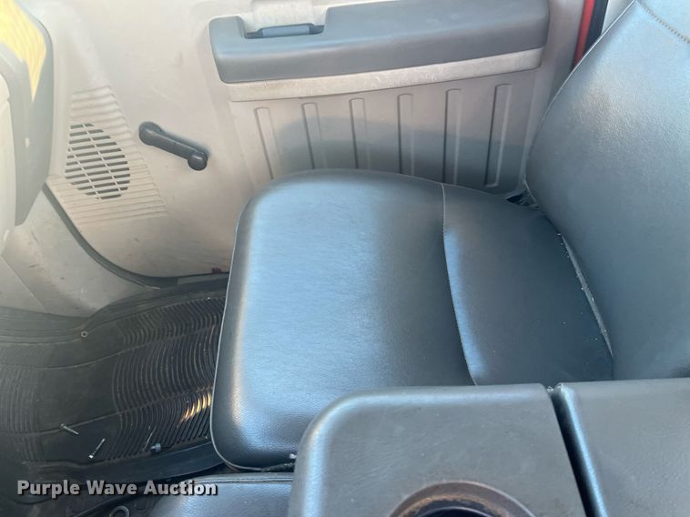 image for item DG5395 2010 Ford F250 Super Duty  utility bed pickup truck