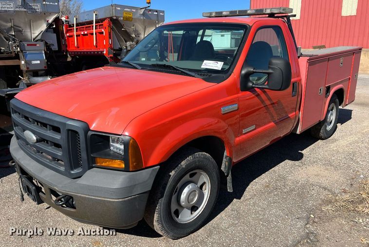 image for item DG5396 2006 Ford F250 Super Duty  utility bed pickup truck