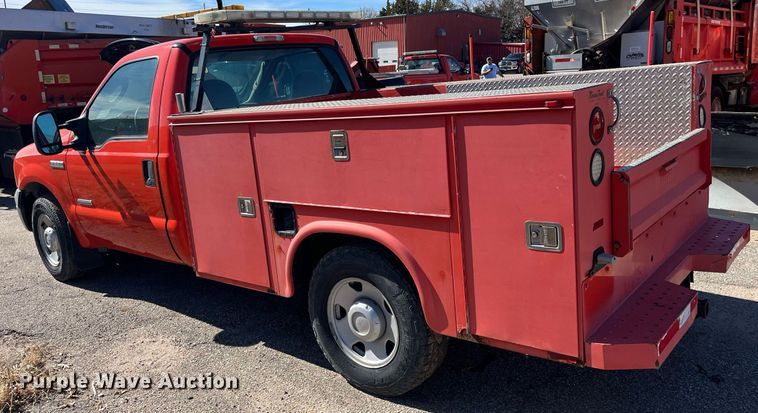 image for item DG5396 2006 Ford F250 Super Duty  utility bed pickup truck