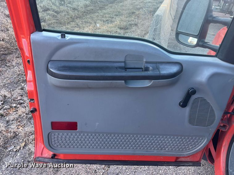 image for item DG5396 2006 Ford F250 Super Duty  utility bed pickup truck