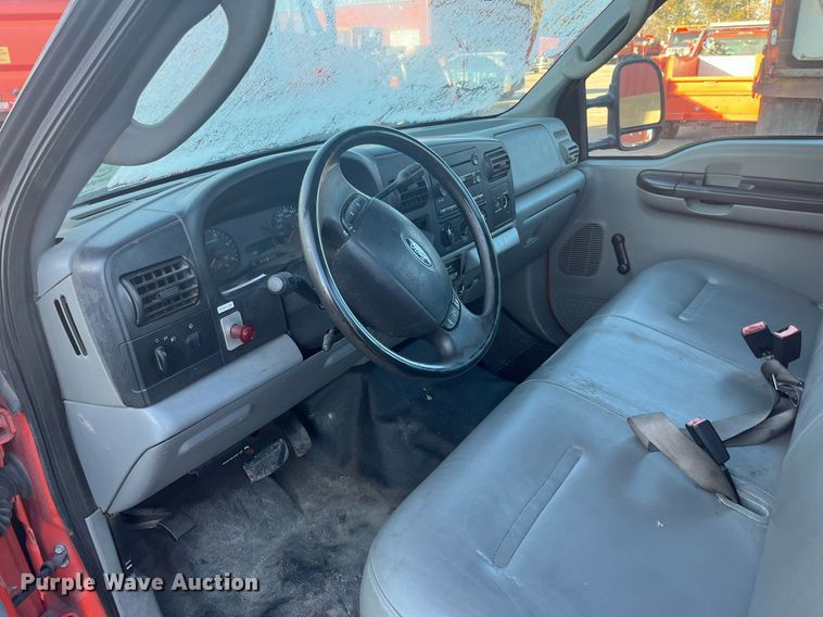 image for item DG5396 2006 Ford F250 Super Duty  utility bed pickup truck