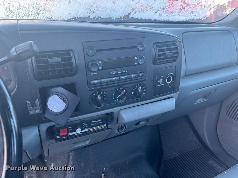 image for item DG5396 2006 Ford F250 Super Duty  utility bed pickup truck