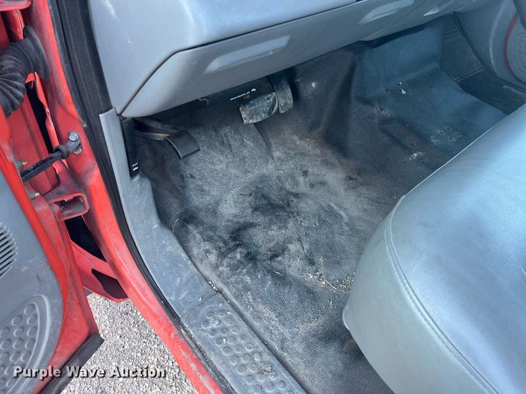 image for item DG5396 2006 Ford F250 Super Duty  utility bed pickup truck