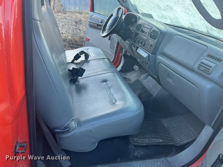 image for item DG5396 2006 Ford F250 Super Duty  utility bed pickup truck