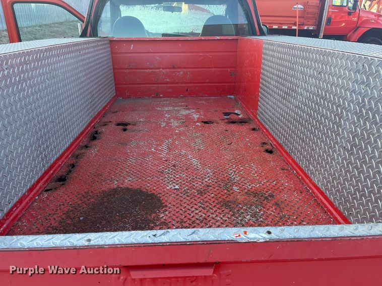 image for item DG5396 2006 Ford F250 Super Duty  utility bed pickup truck