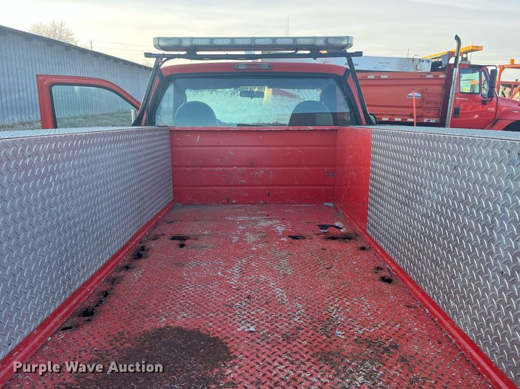 image for item DG5396 2006 Ford F250 Super Duty  utility bed pickup truck