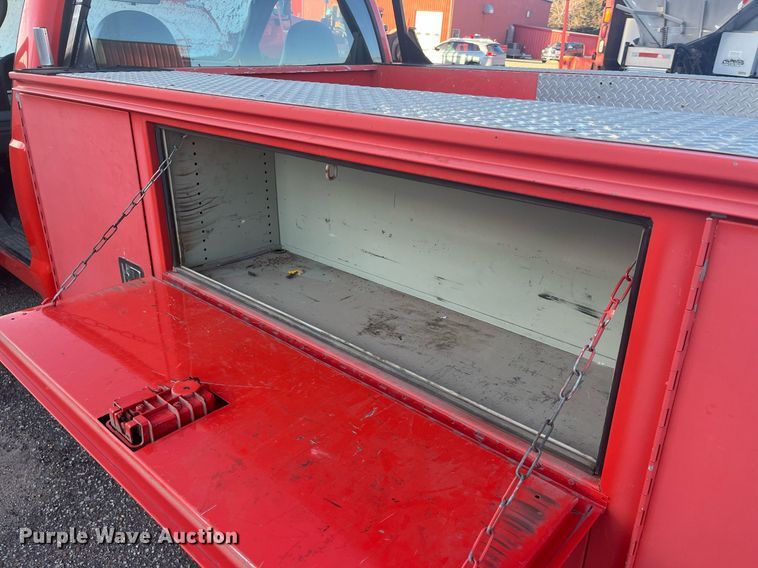 image for item DG5396 2006 Ford F250 Super Duty  utility bed pickup truck