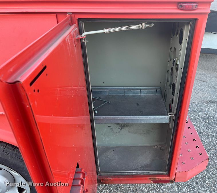 image for item DG5396 2006 Ford F250 Super Duty  utility bed pickup truck