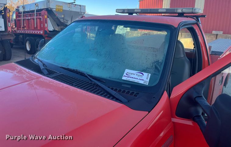 image for item DG5396 2006 Ford F250 Super Duty  utility bed pickup truck