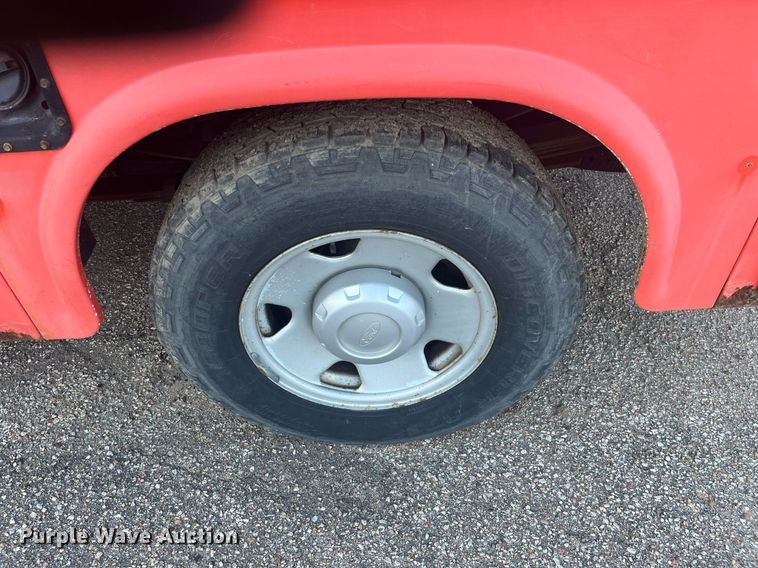 image for item DG5396 2006 Ford F250 Super Duty  utility bed pickup truck