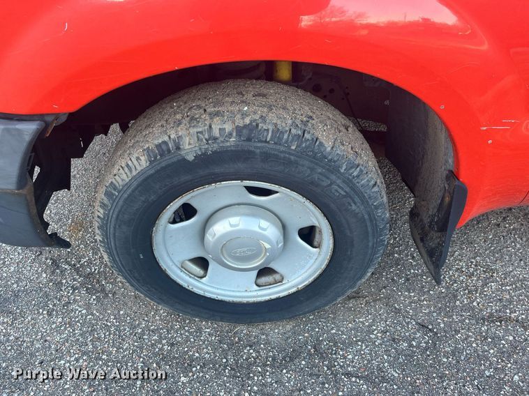 image for item DG5396 2006 Ford F250 Super Duty  utility bed pickup truck