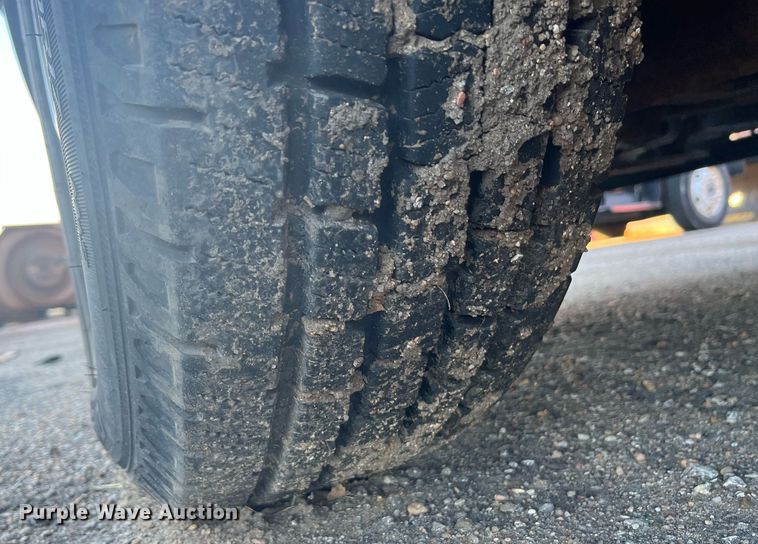 image for item DG5396 2006 Ford F250 Super Duty  utility bed pickup truck