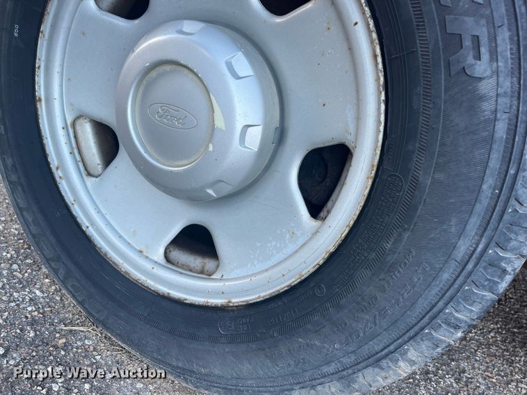 image for item DG5396 2006 Ford F250 Super Duty  utility bed pickup truck