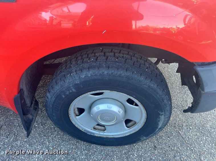 image for item DG5396 2006 Ford F250 Super Duty  utility bed pickup truck