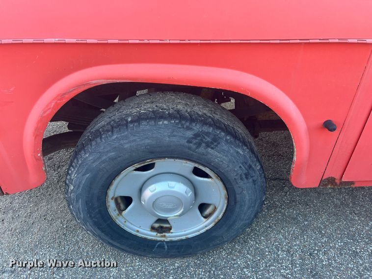 image for item DG5396 2006 Ford F250 Super Duty  utility bed pickup truck