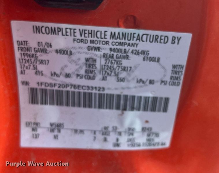 image for item DG5396 2006 Ford F250 Super Duty  utility bed pickup truck