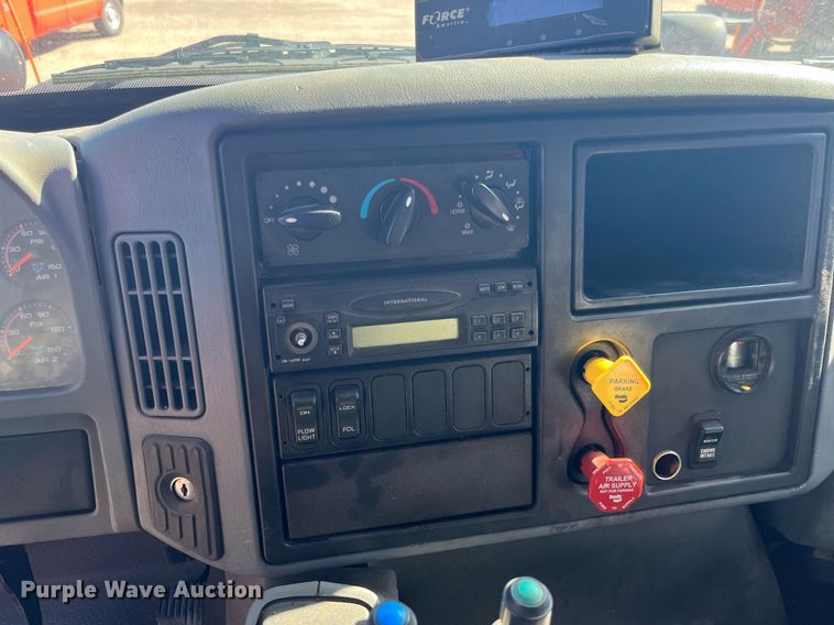 image for item DG5409 2007 International 7400  dump truck