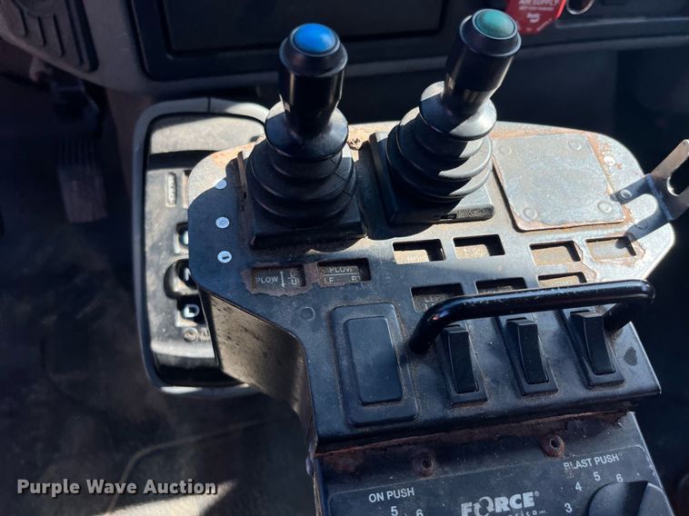 image for item DG5409 2007 International 7400  dump truck