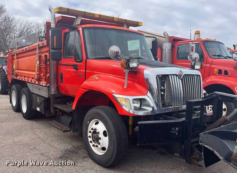 image for item DG5410 2007 International 7400  dump truck