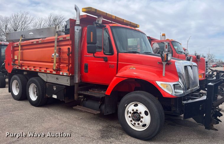 image for item DG5410 2007 International 7400  dump truck