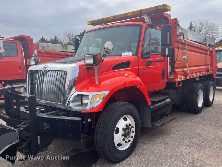image for item DG5410 2007 International 7400  dump truck