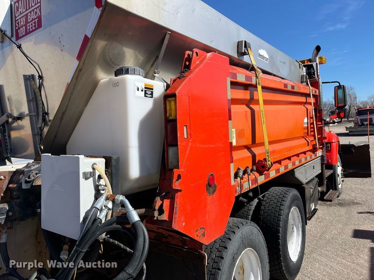 image for item DG5410 2007 International 7400  dump truck