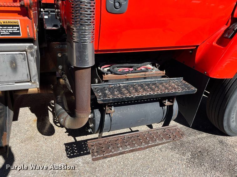 image for item DG5410 2007 International 7400  dump truck