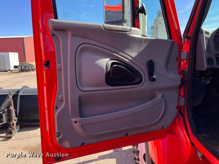 image for item DG5410 2007 International 7400  dump truck