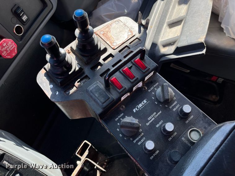 image for item DG5410 2007 International 7400  dump truck