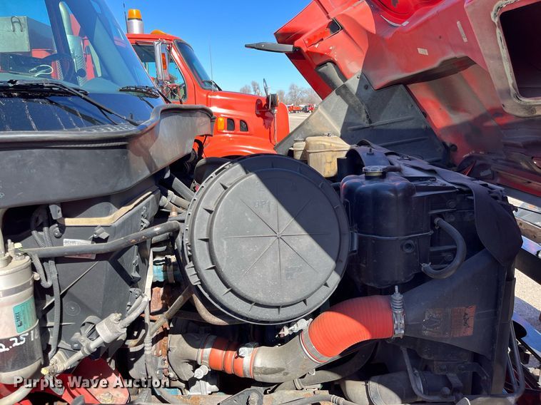 image for item DG5410 2007 International 7400  dump truck