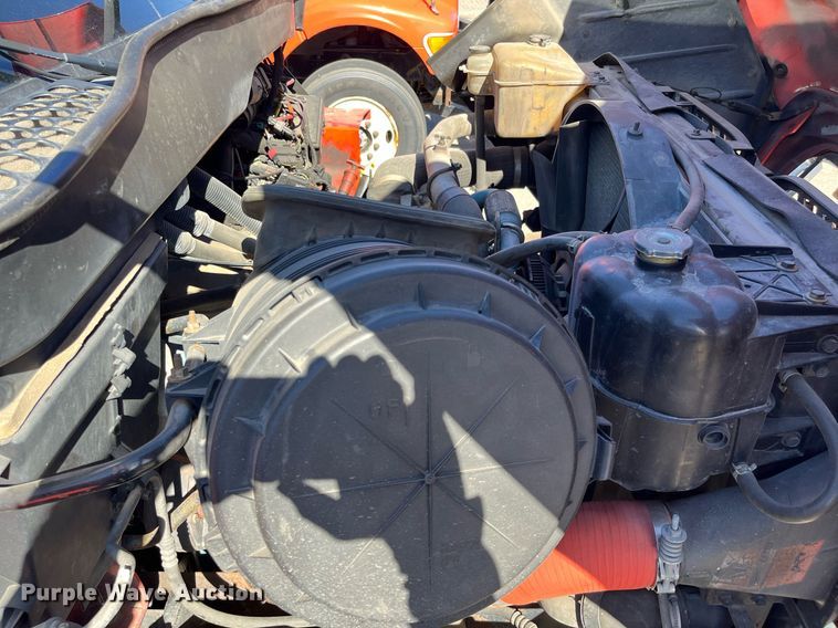 image for item DG5410 2007 International 7400  dump truck