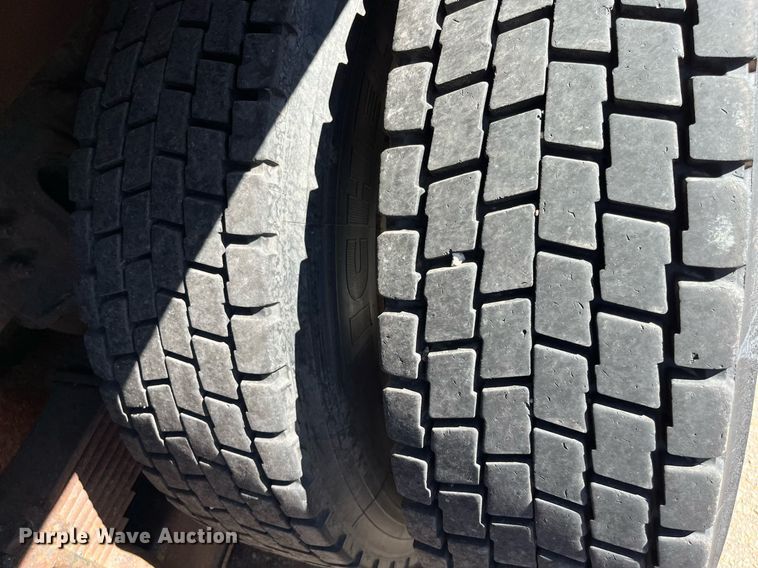 image for item DG5410 2007 International 7400  dump truck