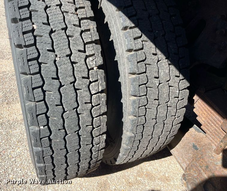 image for item DG5410 2007 International 7400  dump truck