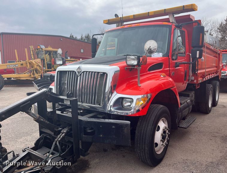 image for item DG5412 2007 International 7400  dump truck