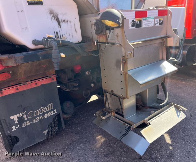 image for item DG5412 2007 International 7400  dump truck