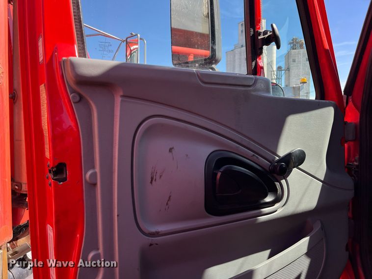 image for item DG5412 2007 International 7400  dump truck