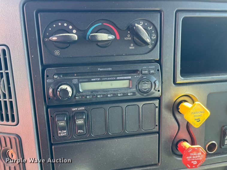 image for item DG5412 2007 International 7400  dump truck