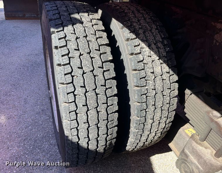 image for item DG5412 2007 International 7400  dump truck