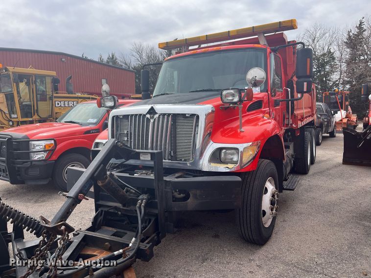 image for item DG5413 2007 International 7400  dump truck